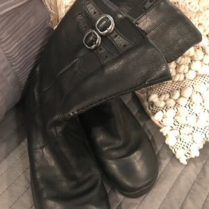 Keen, Black Boots with buckles on outside and zipper on inside of boot